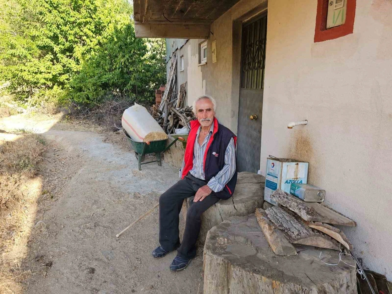 1.5 kilometrelik yolu kendi imkanları ile yaptı, kalanına gücü yetmeyince destek istedi
