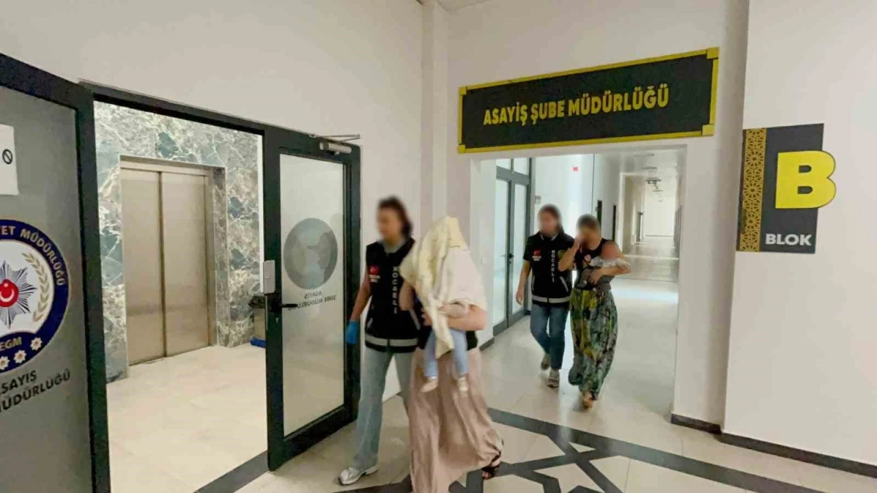 1,6 milyon liralık hırsızlığın ş&uuml;phelisi kadınlar adliyeye bebekleriyle sevk edildi

