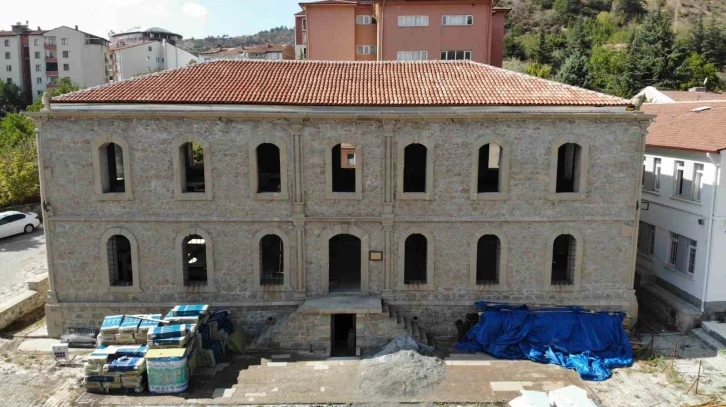 1. D&uuml;nya ve Kurtuluş Savaşı&rsquo;nda kullanılan tarihi kışla ayağa kaldırılıyor
