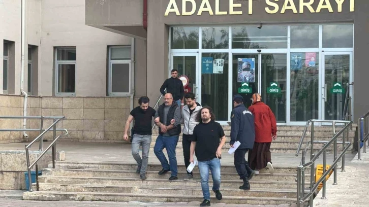 1 kişiyi öldürüp 1 kişiyi yaraladı, mahkemede ise susmayı tercih etti
