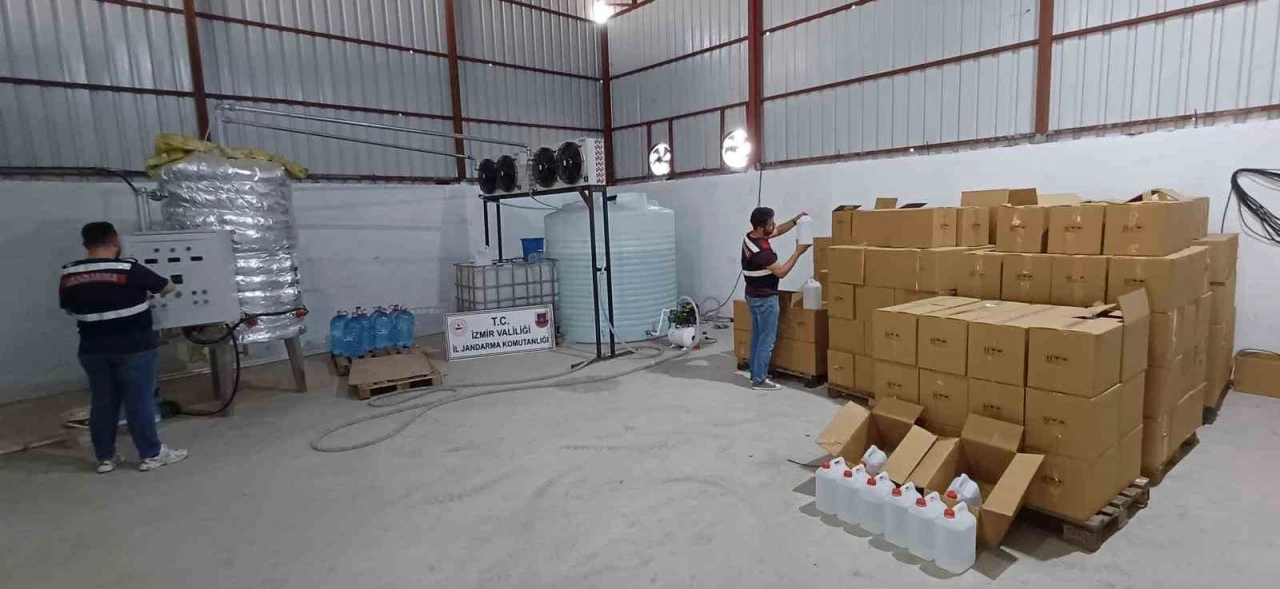 10 milyon liralık kaçak alkol operasyonu: 4 gözaltı
