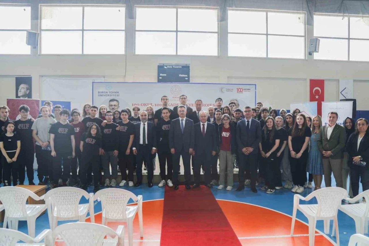 ’100 Okul 100 Akademisyen Projesi’nin ilki gerçekleşti
