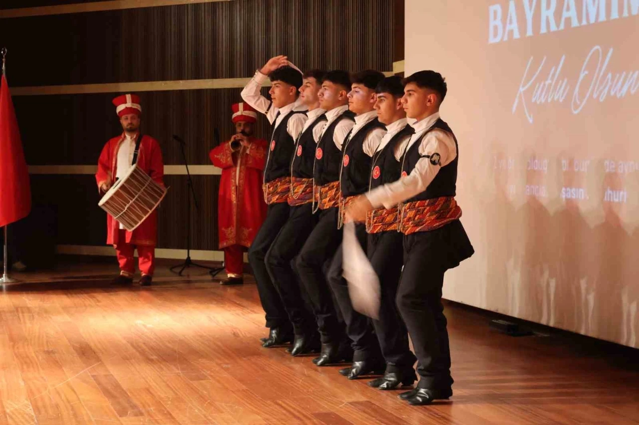 102. yıllık coşku salona sığmadı