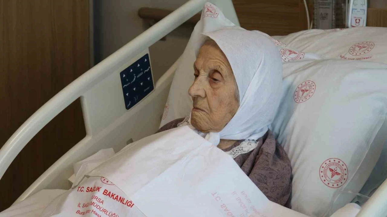 104 yaşındaki hasta, kalp ameliyatıyla sağlığına kavuştu
