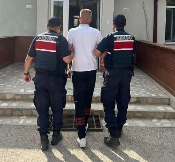 12 yıl 5 ay kesinleşmiş hapis cezası bulunan şahıs ormanlık alanda yakalandı
