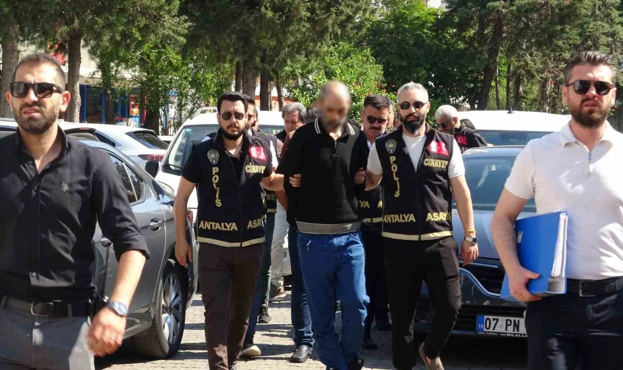 12 yıl sonra aydınlanan cinayetin ş&uuml;phelileri adliyeye sevk edildi
