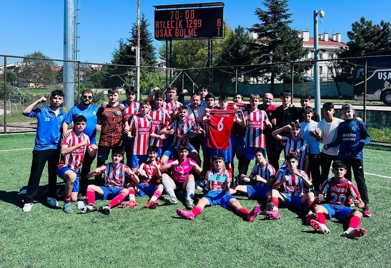 1299 Bilecik Spor, Uşak Bölmespor’a gol oldu yağdı
