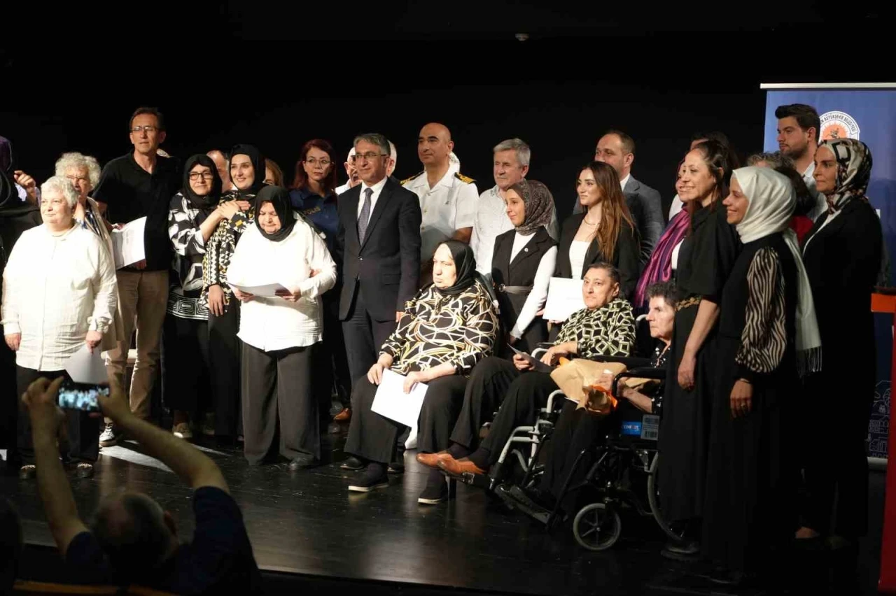 13 huzurevi sakininin hayalindeki mesleği yaptığı proje sona erdi
