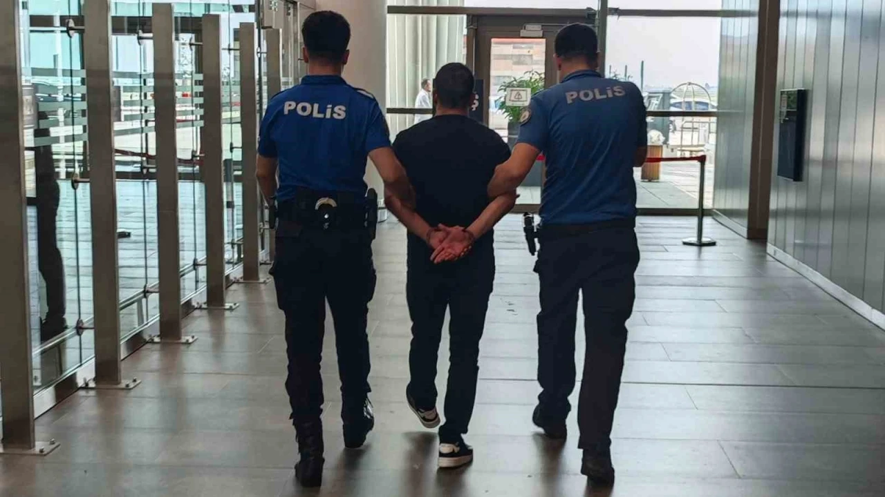 13 yıl hapis cezasıyla aranan şahıs havalimanında yakalandı
