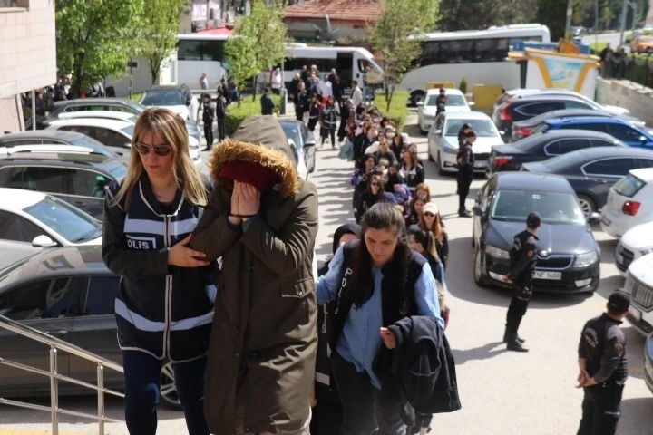 14 milyon TL’lik dolandırıcılık yapan 71 şüpheliden 20’si tutuklandı
