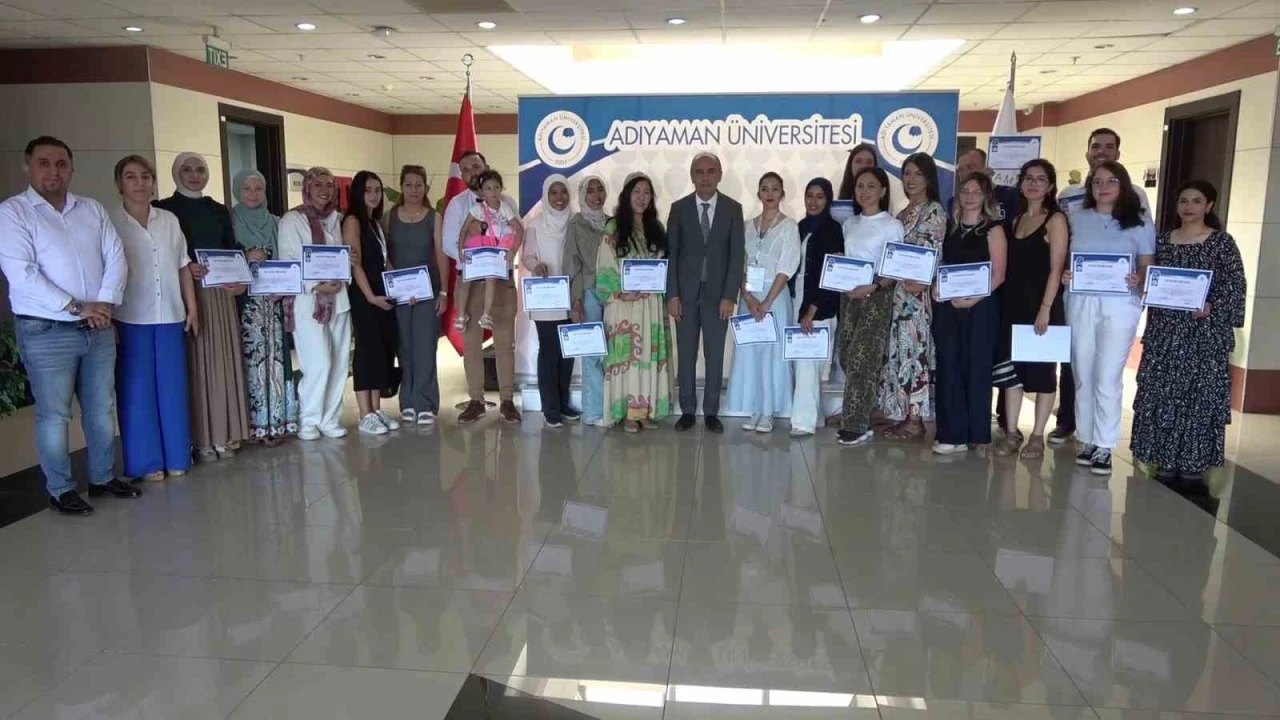 14 ülkeden gelen uluslararası öğrenciler Türkçe yaz okulunda ağırlandı
