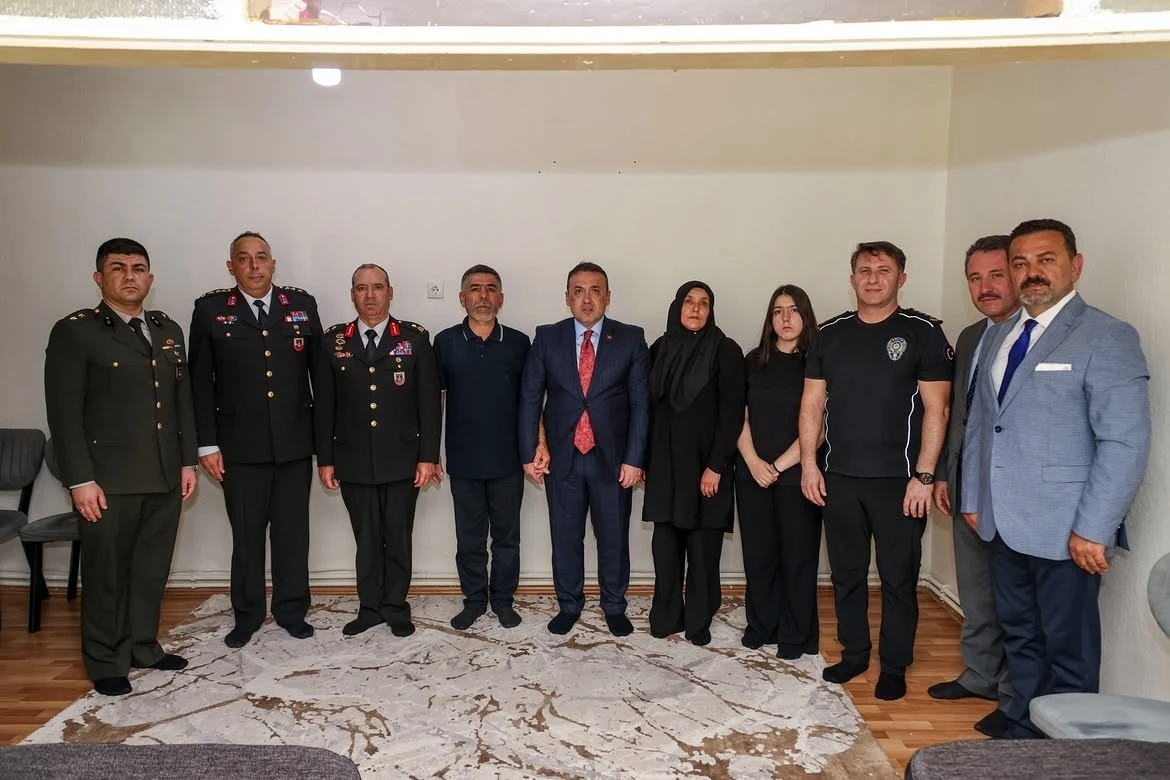 15 Temmuz&rsquo;da şehit ailesine anlamlı ziyaret
