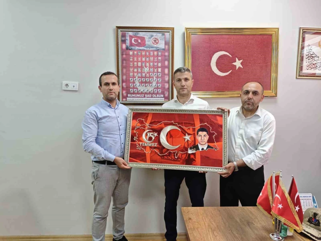 15 Temmuz Gazisi Taşdemir’e Ömer Halisdemir tablosu verildi
