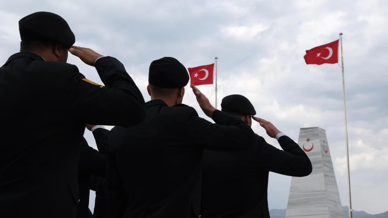 15 Temmuz kapsamında Garnizon Şehitliğinde anma programı düzenlendi
