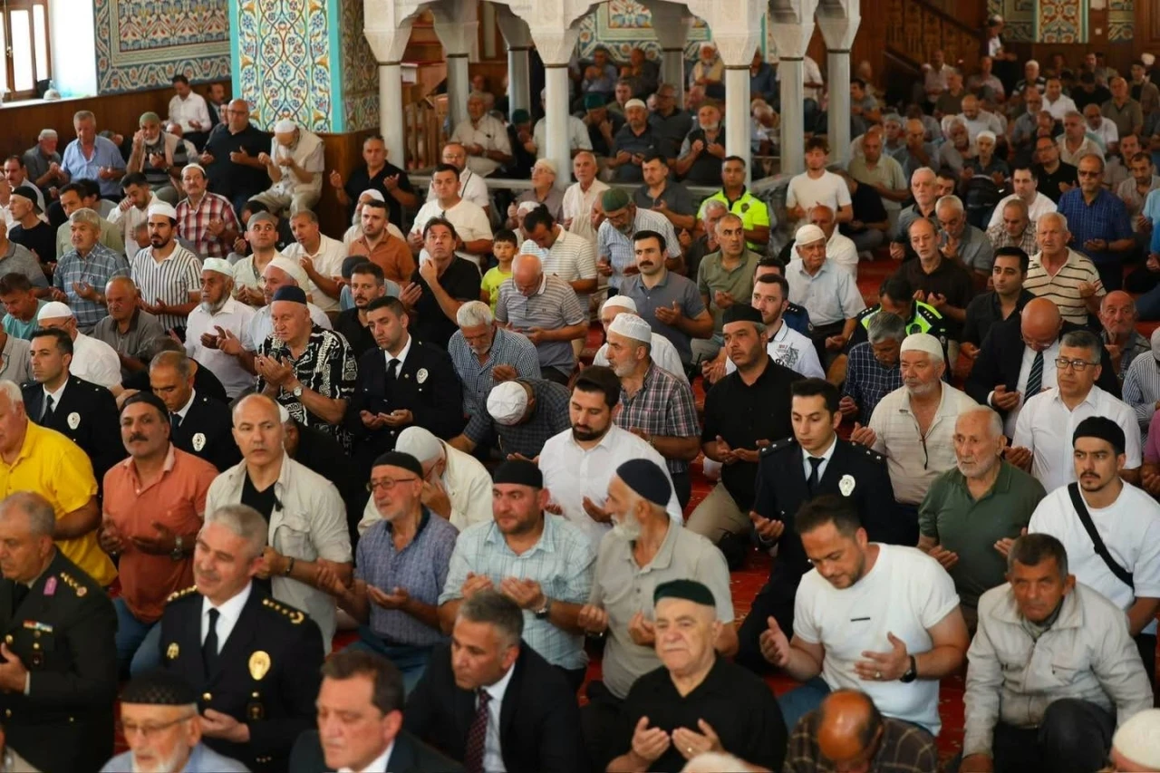15 Temmuz şehitleri D&uuml;zce&rsquo;de dualarla anıldı
