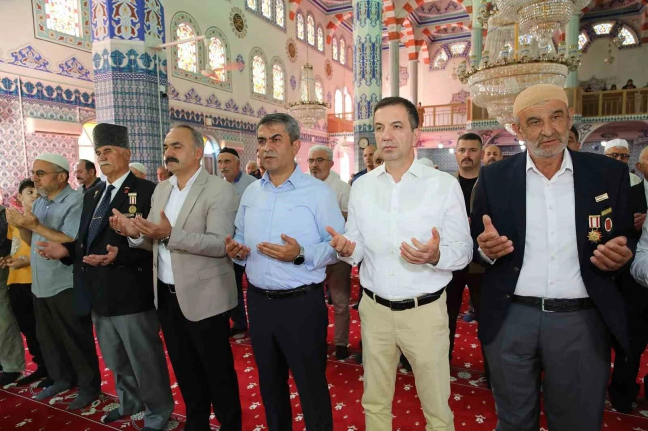 15 Temmuz Şehitleri Suluova’da dualarla anıldı
