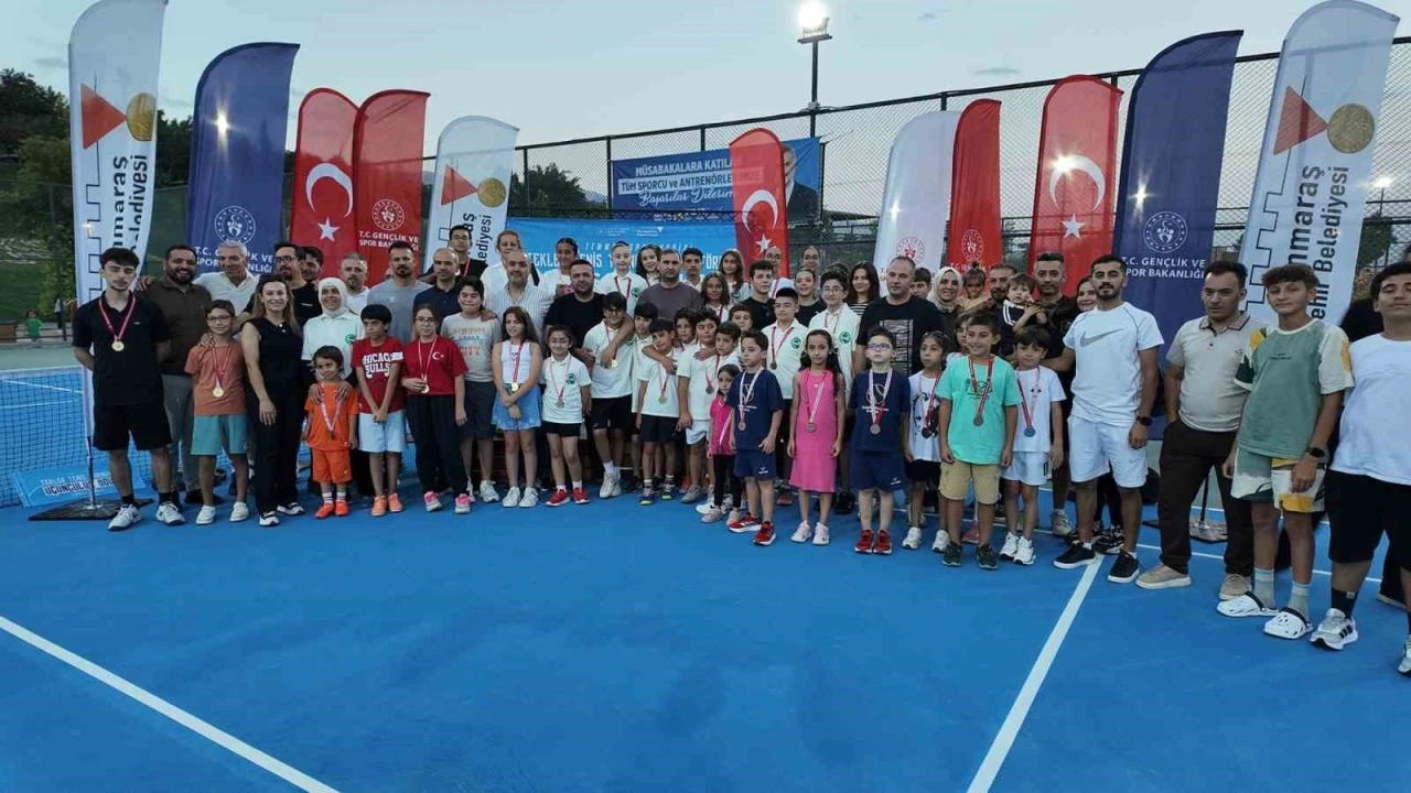 15 Temmuz Spor Vadisi&rsquo;nde &ouml;d&uuml;ll&uuml; tenis turnuvasında şampiyonlar belli oldu
