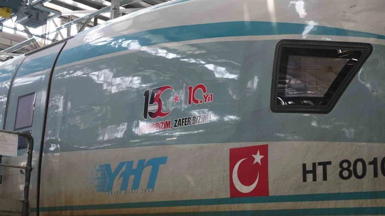 15 Temmuz&rsquo;un 10&rsquo;uncu yılında 10 YHT seti &ouml;zel logoyla sefer yapacak
