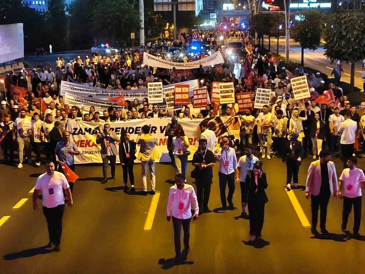 15 Temmuz&rsquo;un 10. yıl d&ouml;n&uuml;m&uuml;nde Cumhurbaşkanlığı K&uuml;lliyesi&rsquo;ne y&uuml;r&uuml;y&uuml;ş
