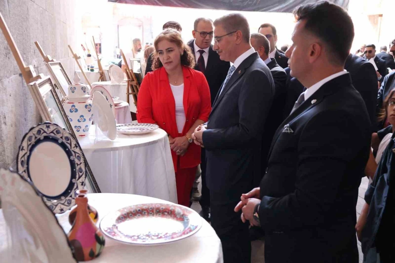 15 Temmuz&rsquo;un ruhu sanatla yaşatıldı: 200 eser sergilendi
