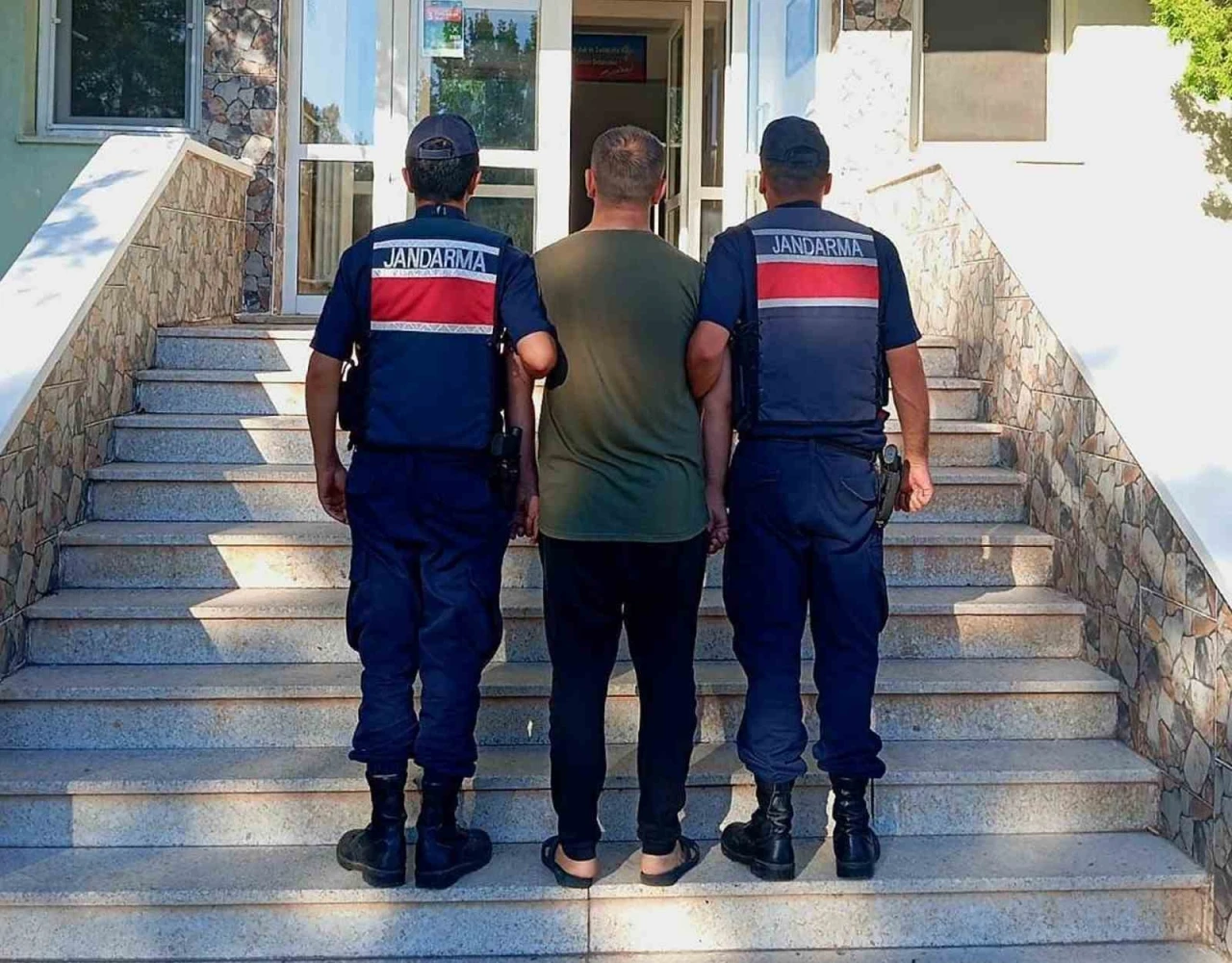 15 yıl hapis cezası bulunan firari hükümlü yakalandı
