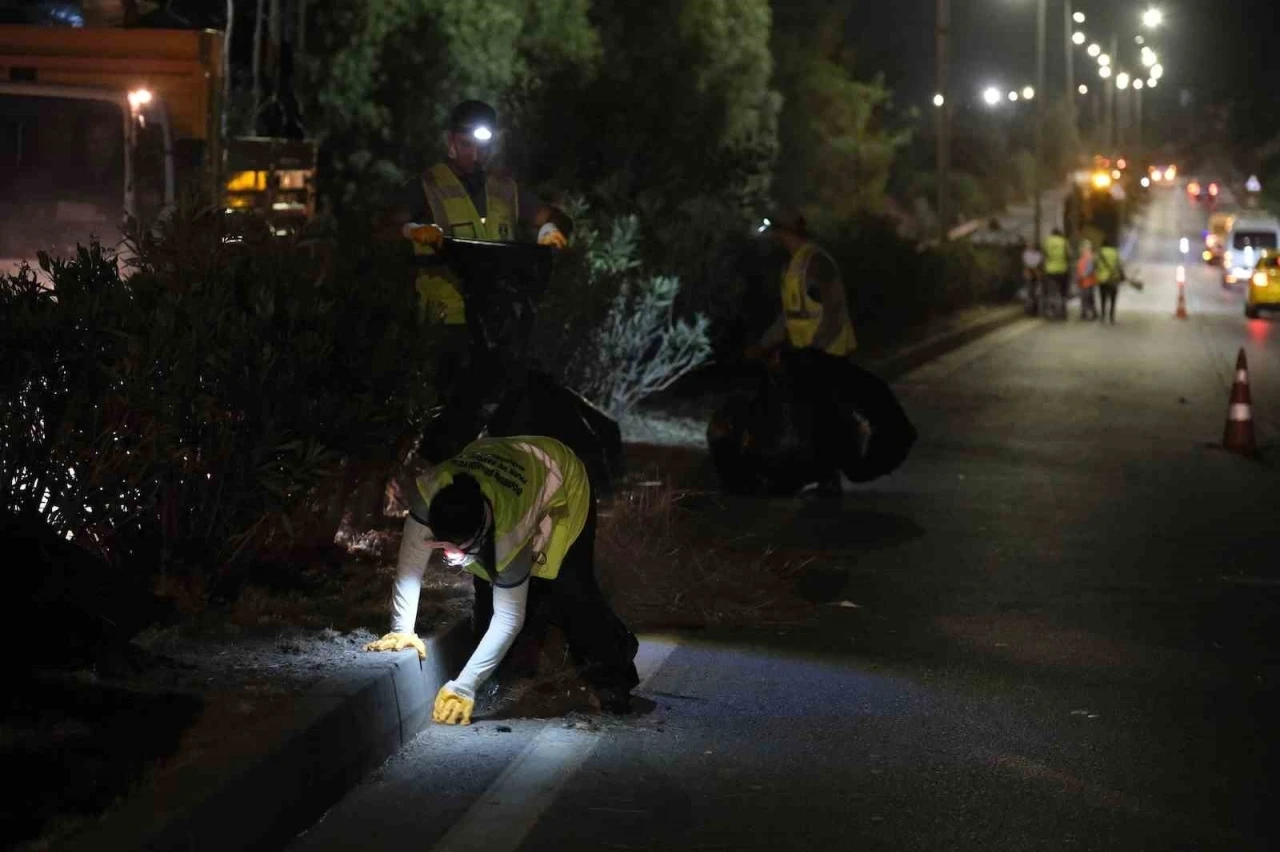 150 kişilik ekiple Emin Anter Bulvarı&rsquo;nda gece mesaisi
