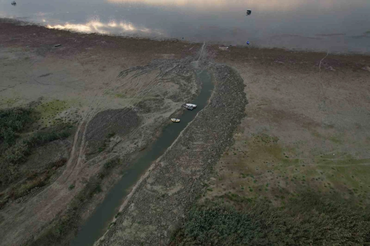16 ilçenin muhtarları Sapanca Gölü için tek ses oldu: &quot;Sanayinin değil yaşamın kaynağıdır&quot;
