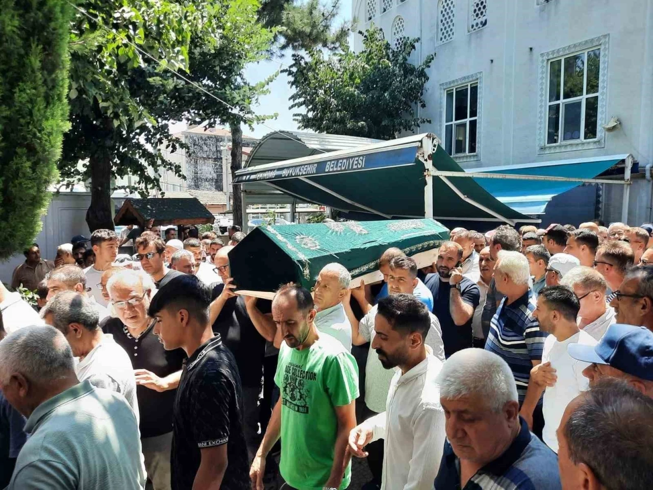 16 yaşındaki Dindar gözyaşlarıyla uğurlandı
