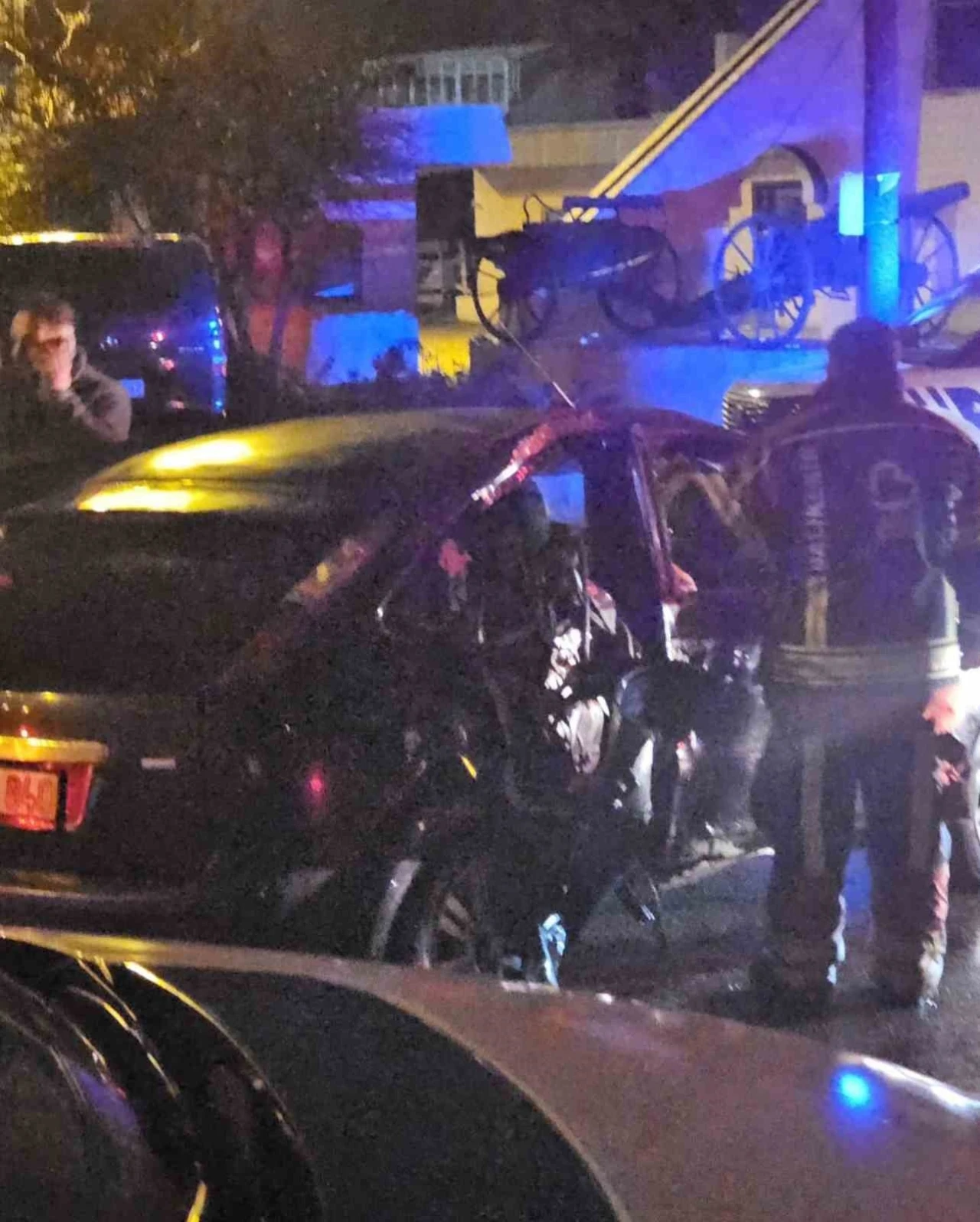 16 yaşındaki sürücü kaza yaptı, 5 çocuk yaralandı
