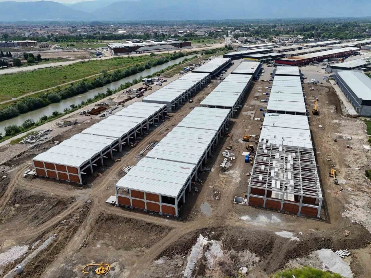 162 d&uuml;kkanın imalatı b&uuml;y&uuml;k &ouml;l&ccedil;&uuml;de tamamlandı
