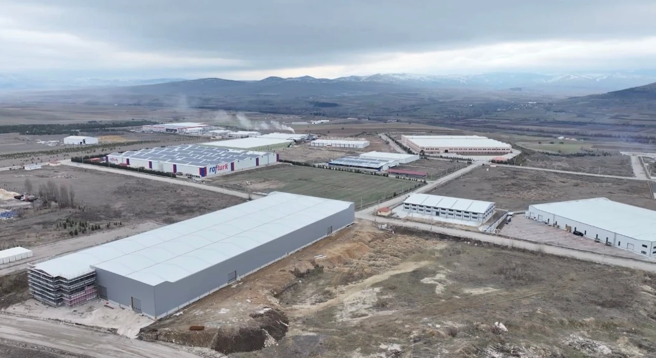 17 bin n&uuml;fuslu il&ccedil;ede 2 bin kişiye istihdam sağlayan OSB b&uuml;y&uuml;meye devam ediyor
