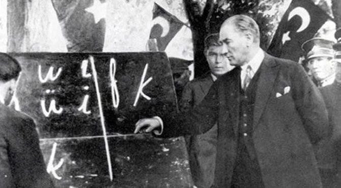 Başöğretmen Mustafa Kemal Atatürk ve 24 Kasım