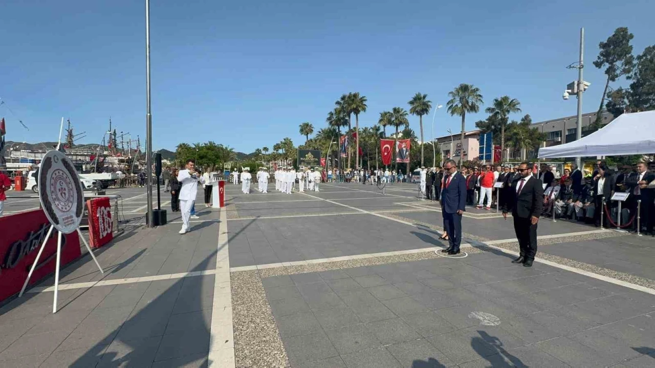 19 Mayıs kutlamaları Marmaris’te çelenk sunma töreni ile başladı

