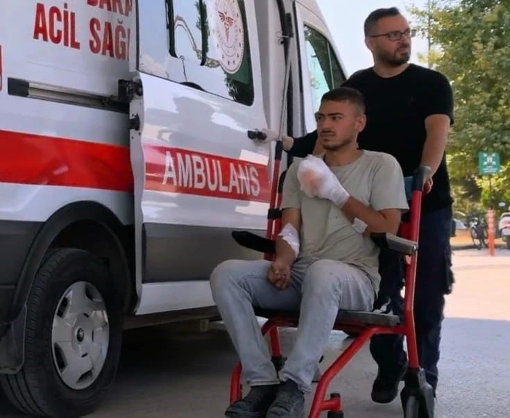 19 yaşındaki gen&ccedil; elektrikli testereyle &ccedil;alışırken parmakları kesildi

