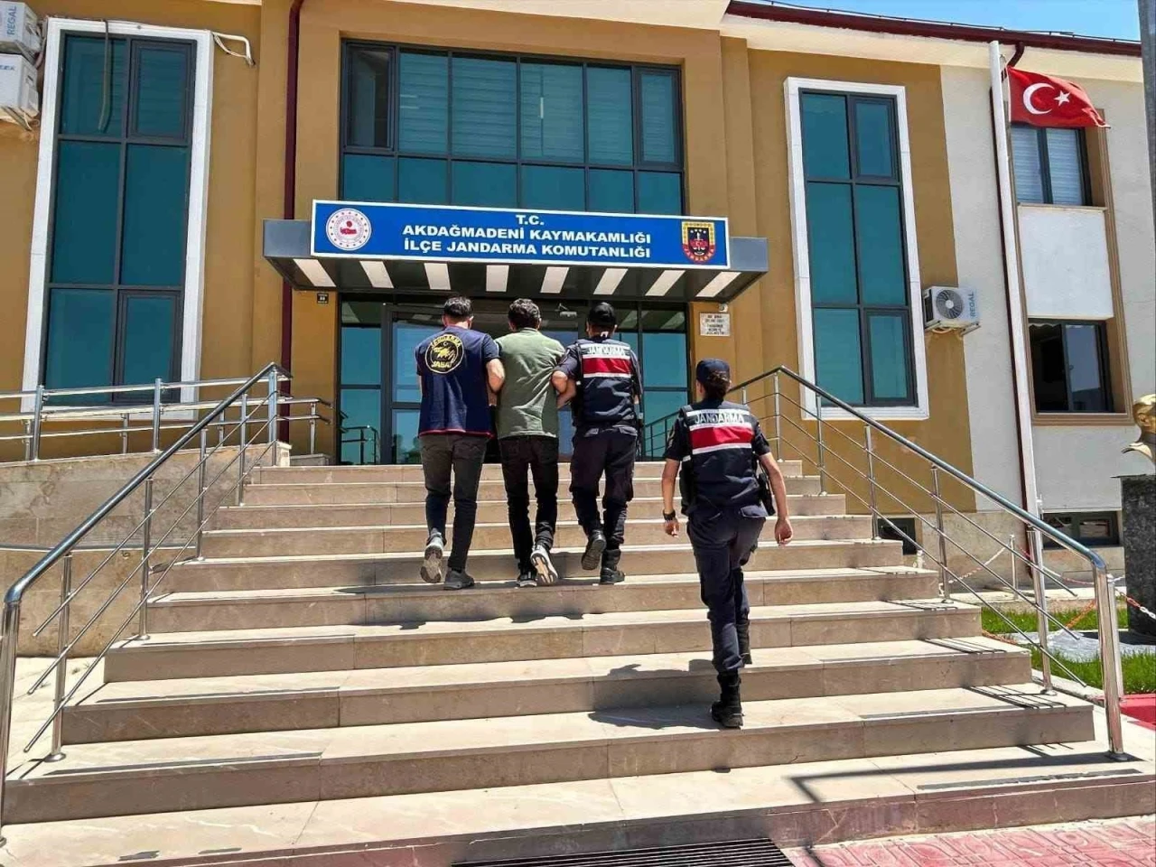 19 yıl kesinleşmiş cezası bulunan FETÖ firarisi yakalandı
