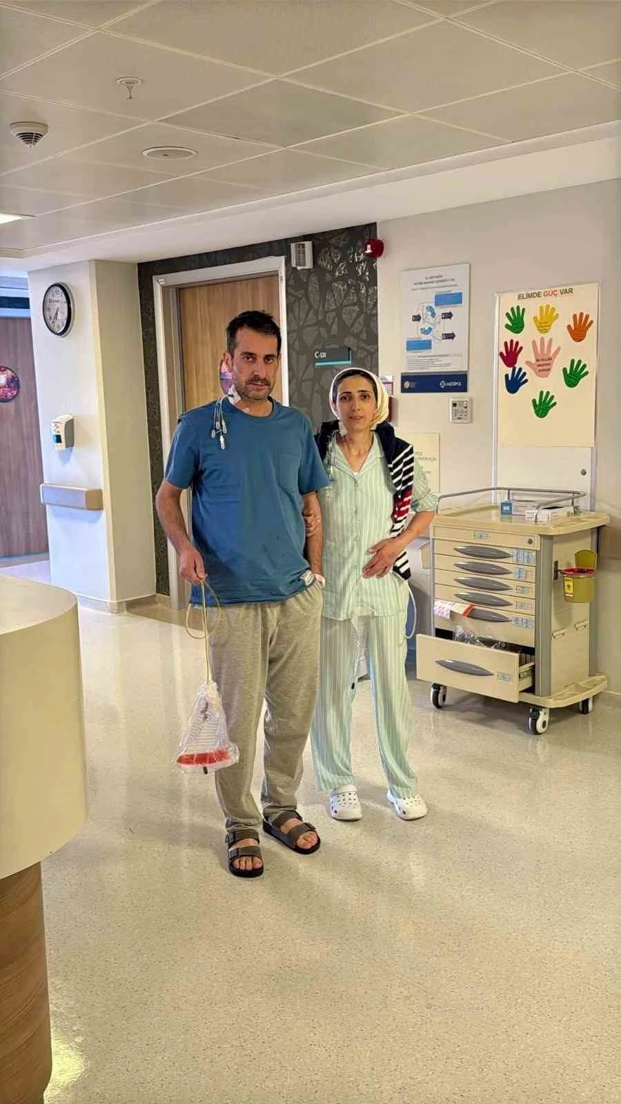 19 yıllık eşine karaciğerini verdi: "Eşimin &ccedil;ektiği ağrıları g&ouml;r&uuml;nce hi&ccedil; d&uuml;ş&uuml;nmeden karar verdim"
