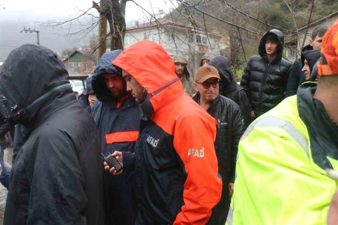 2 g&uuml;nd&uuml;r haber alınamayan vatandaşın cansız bedenine ulaşıldı: 130 personel g&ouml;rev aldı
