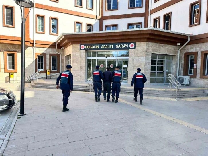 2 kilograma yakın esrar ile yakalanan şahıs tutuklandı
