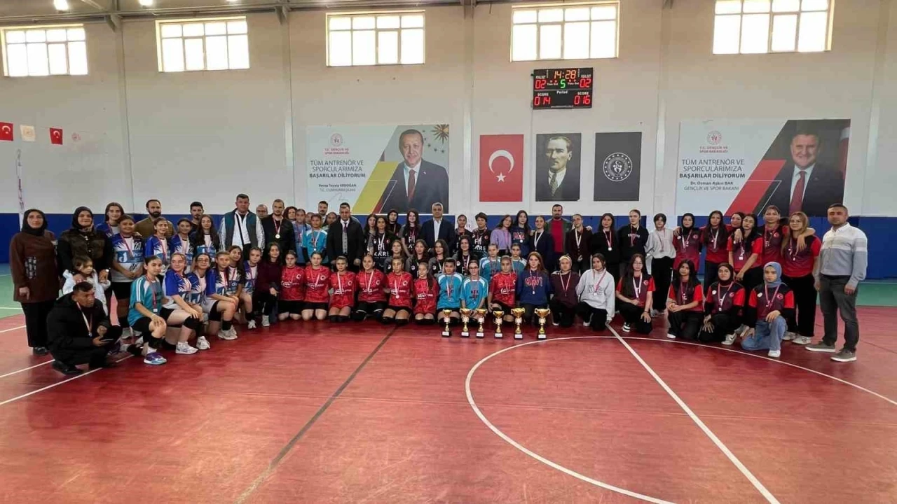 2. Küme Mahalli Lig Voleybol Müsabakaları sona erdi
