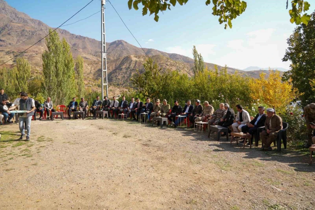 2. Ordu Komutanı Korgeneral Topaloğlu gaziyi köyünde ziyaret etti
