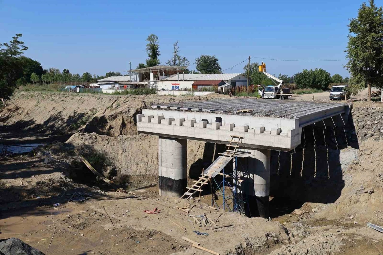 20 mahallenin yıllardır beklediği köprüde mutlu son
