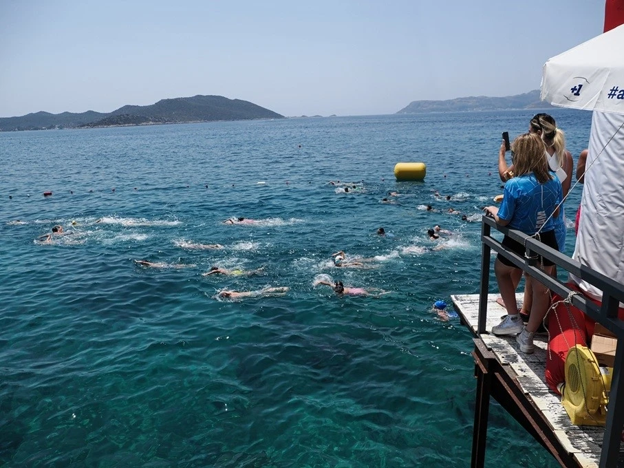 20. Uluslararası Meis - Kaş Y&uuml;zme Yarışı, tarihe kula&ccedil; attıracak
