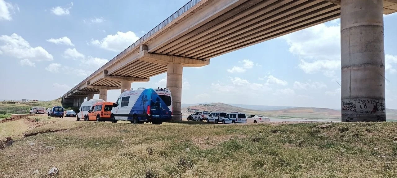 21 yaşındaki genç ve kız arkadaşının öldürülmesiyle ilgili 4 kamu görevlisine dava açıldı
