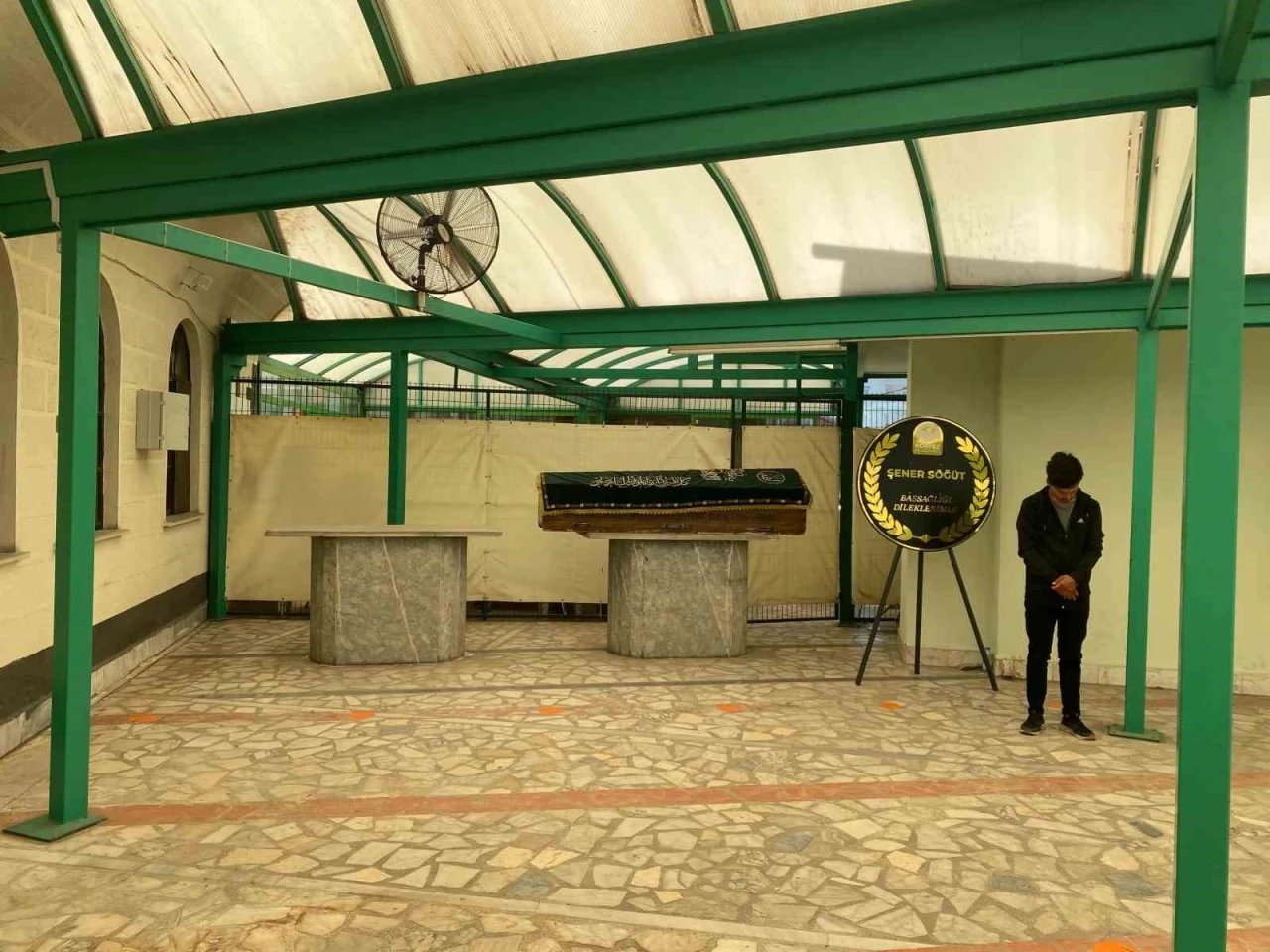 21 yaşındaki hastane çalışanı evinde ölü bulundu
