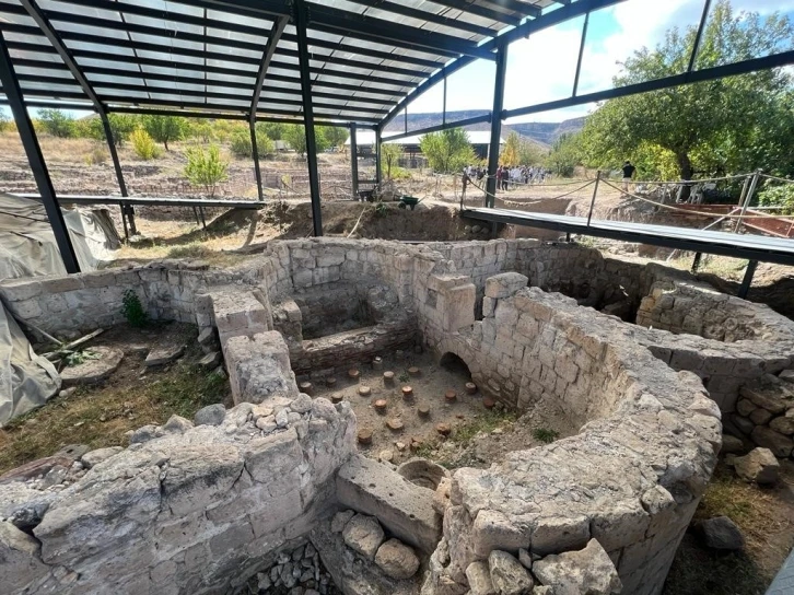 21 yıl &ouml;nce ka&ccedil;ak kazı sonrası bulunmuştu: Bin 600 yıllık antik kenti yılda binlerce kişi ziyaret ediyor

