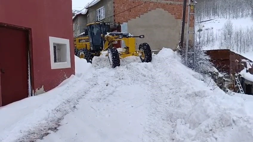 2170 rakımda ekmekleri biten k&ouml;yl&uuml;lerin imdadına "devlet" yetişti
