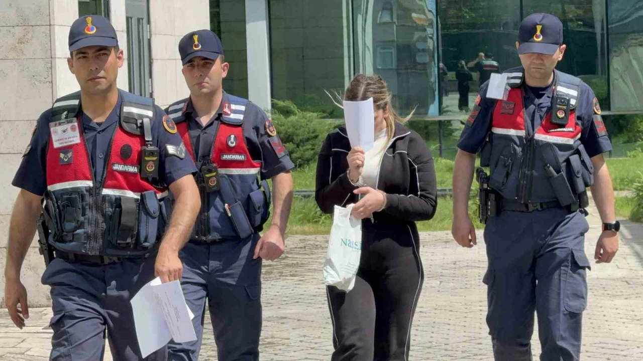 22 yaşındaki gen&ccedil; kız 47 bin adet uyuşturucu hapla yakalandı
