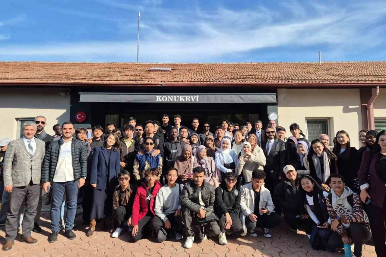 23 farklı &uuml;lkeden 111 &ouml;ğrenci T&uuml;rk&ccedil;e eğitimi alıyor
