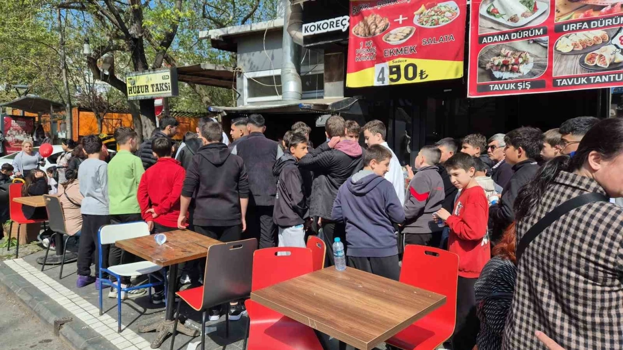 23 Nisan&rsquo;da bedava kokore&ccedil; izdihamı
