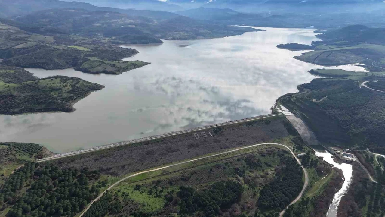 250 bin dekar alanı sulayan Bayrami&ccedil; Barajı&rsquo;nda su seviyesi y&uuml;zde 100&rsquo;e ulaştı
